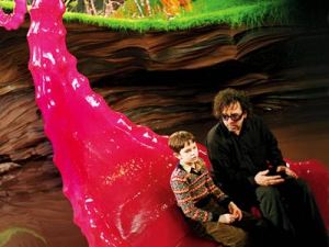 Tim Burton y Freddie Highmore en la pel�cula Charlie y la fábrica de chocolate